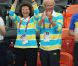  Le roi Carl XVI Gustaf de Suède et la reine Silvia, vêtus du polo de la délégation olympique suédoise, ont savouré mercredi 8 août 2012 la qualification de leurs handballeurs pour les demi-finales des JO de Londres, aux dépens du Danemark (24-22). Le couple royal, à la fin du match, n'a pas manqué de saluer les royaux danois, déçus. 