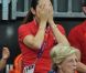 La princesse Mary aussi a du mal à endurer le suspense... Le prince Christian, 6 ans, et la princesse Isabella de Danemark, 5 ans, ont eu beau encourager les handballeurs danois, avec leurs parents la princesse Mary et le prince Frederik ainsi que leur grand-mère la reine Margrethe II, c'est au final la Suède qui s'est imposée (24-22) mercredi 8 août 2012 en quart de finale du tournoi des JO de Londres. Pour le plus grand bonheur du roi Carl XVI Gustaf de Suède et de la reine Silvia.