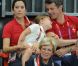 Le prince Christian, 6 ans, et la princesse Isabella de Danemark, 5 ans, ont eu beau encourager les handballeurs danois, avec leurs parents la princesse Mary et le prince Frederik ainsi que leur grand-mère la reine Margrethe II, c'est au final la Suède qui s'est imposée (24-22) mercredi 8 août 2012 en quart de finale du tournoi des JO de Londres. Pour le plus grand bonheur du roi Carl XVI Gustaf de Suède et de la reine Silvia.
