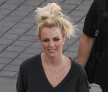 Britney Spears quitte un shooting photo à Long Beach, en Californie, le vendredi 10 août 2012.