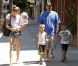  EXCLU : Kevin Federline, ses fils Sean et Jayden, ainsi que sa petite amie Victoria Prince et leur fille Jordan Kay sortent de chez le coiffeur à Studio City le 15 août 2012 