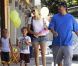  EXCLU : Kevin Federline, ses fils Sean et Jayden, ainsi que sa petite amie Victoria Prince et leur fille Jordan Kay sortent de chez le coiffeur à Studio City le 15 août 2012 