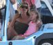 Kate Moss et sa fille Lila photographiées après une journée plage à Saint-Tropez le 16 août 2012