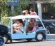 Kate Moss et sa fille Lila sur la plage du Club 55 à Saint-Tropez le 16 août 2012