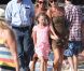 Kate Moss et sa fille Lila sur la plage du Club 55 à Saint-Tropez le 16 août 2012
