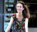 Alexa Chung à vélo dans le quartier de NoHo, porte une combishort aux motifs floraux, un cabas noir et des ballerines noires Kitty de Charlotte Olympia. New York, le 13 août 2012.