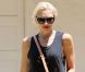 Gwen Stefani stylée à Studio City, porte un débardeur noir, un sac L.A.M.B., un jean et des bottines Givenchy. Le 10 août 2012.
