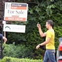 Robin van Persie et sa femme Bouchra, futurs voisins de Wayne Rooney ?