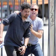 Kiefer Sutherland sur le tournage de la série Touch le 20 août 2012 à Los Angeles