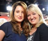 Charlotte de Turckheim et sa fille Julia Piaton en avril 2012 sur le plateau de Vivement Dimanche
