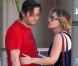  Edward Furlong consolé par une amie à Los Angeles, le 24 août 2012. Après une supposée agression, l'acteur a été vu dans un état second dans un quartier mal fréquenté de la Cité des anges, laissant planet le doute sur son mode de vie. 