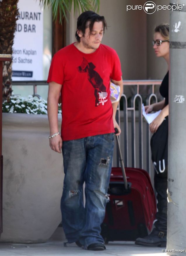Edward Furlong, 35 ans. Révélé dans  Terminator 2  (1991) et reconnu dans le cinéma indépendant, l'acteur américain a entamé une descente aux enfers (drogue, alcool). Le 23 août, il était dans un état second lorsqu'il a déclaré à la police s'être fait agresser et voler.