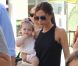 Exclusif - Victoria Beckham et sa fille Harper quittent le restaurant Giggles N' Hugs. Century City, le 26 août 2012.