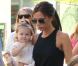 Exclusif - Victoria Beckham et Harper quittent le restaurant Giggles N' Hugs après une fête d'anniversaire. Century City, le 26 août 2012.