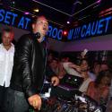 Cauet s'improvise DJ au VIP Room de Saint-Tropez et enflamme le dancefloor !