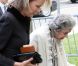  La princesse Mathilde de Belgique et la reine Fabiola arrivant aux funérailles de la comtesse Alix de Lannoy... 
 Les obsèques de la comtesse Alix de Lannoy, décédée le 26 août 2012 à 70 ans, ont eu lieu vendredi 31 août à Frasnes-lez-Anvaing, dans la province du Hainaut, où elle a été inhumée. La famille grand-ducale de Luxembourg et la famille royale belge étaient représentées. 