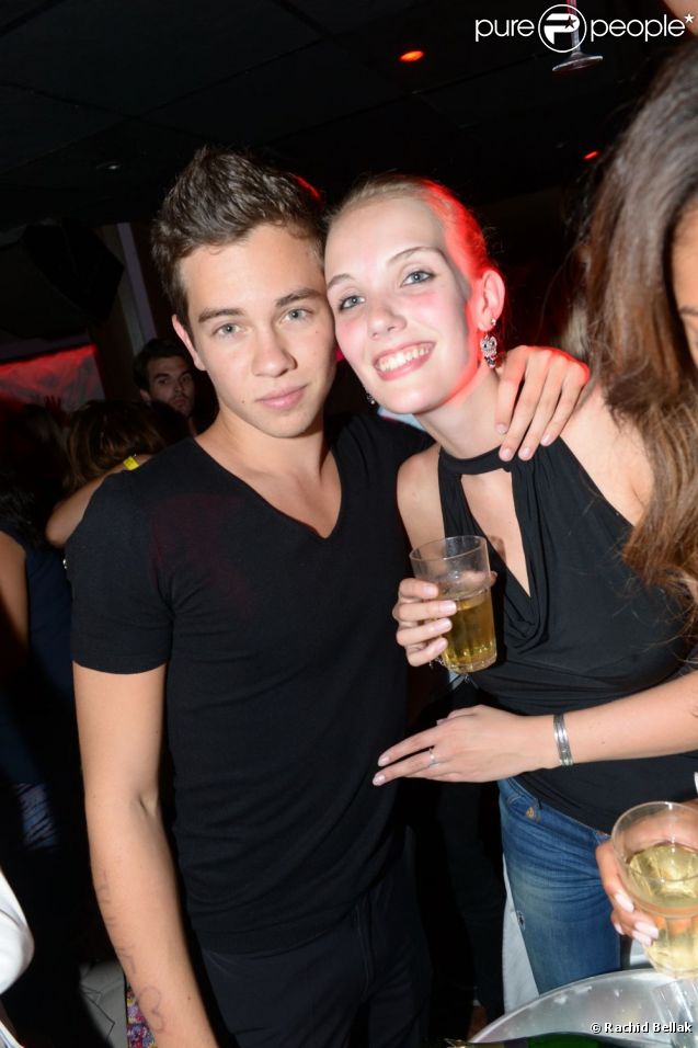 Sacha et sa petite amie Julie au Duplex le vendredi 31 août 2012 à Paris