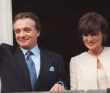 Mariage civil de Michel Sardou et Anne-Marie Périer à Neuilly, le 11 octobre 1999.