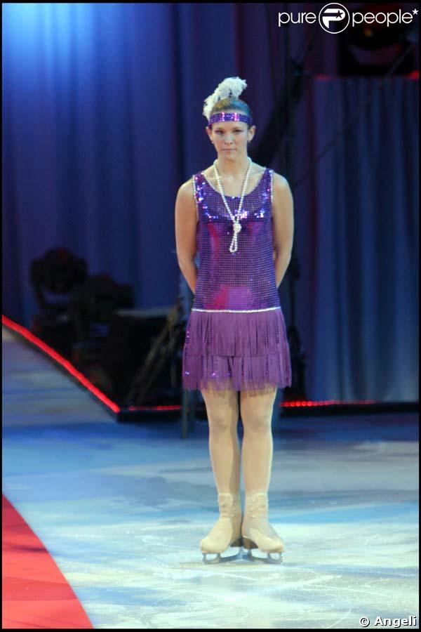 Lorie sur patins à glace