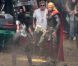  Chris Hemsworth tourne les premières scènes de  Thor : The Dark World  avec Jaimie Alexander, dans le sud de l'Angleterre, le 11 septembre 2012. 