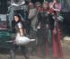  Chris Hemsworth tourne les premières scènes de  Thor : The Dark World  avec la belle Jaimie Alexander, une autre déesse, dans le sud de l'Angleterre, le 11 septembre 2012. 