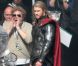  Chris Hemsworth tourne les premières scènes de  Thor : The Dark World  avec Jaimie Alexander, dans le sud de l'Angleterre, le 11 septembre 2012. 