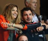 Michaël Youn et Isabelle Funaro lors du match de Ligue des champions entre le PSG et le Dynamo Kiev (4-1) le 18 septembre 2012 au Parc des Princes à Paris