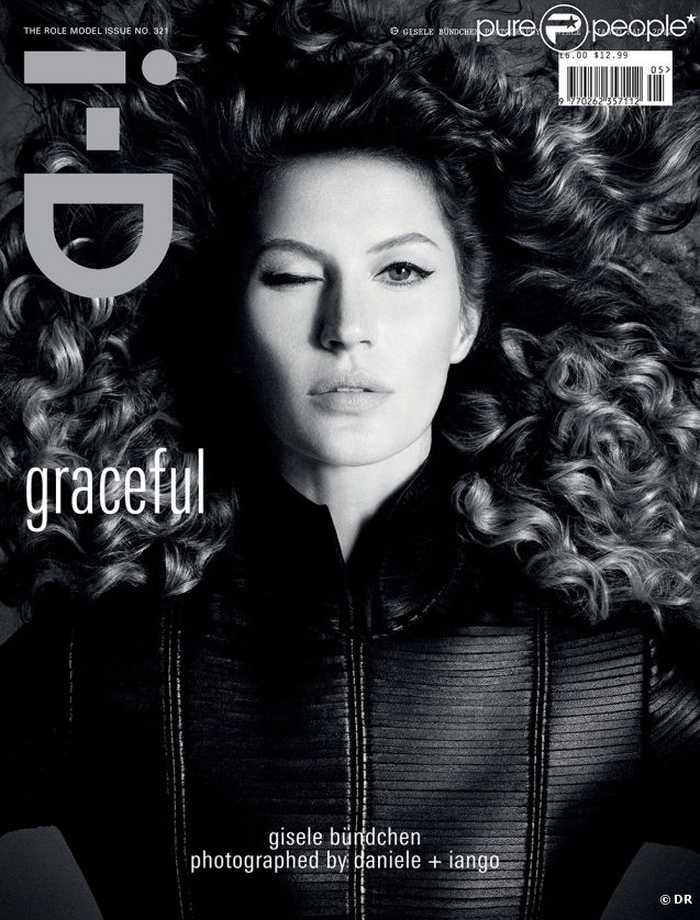 Gisele Bündchen, en noir et blanc et photographiée par Daniele + Iango, pose en figure de proue du numéro The Role Model du magazine britannique i-D.