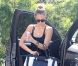Jessica Alba arrive à ses bureaux dans un total look noir à Santa Monica le 20 septembre