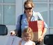 Jennifer Garner et sa fille Violet se baladent à Brentwood, le 23 septembre 2012