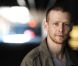 Johnny Lewis, connu pour son rôle de Half-Sack dans la série  Sons of Anarchy , a tué sa propriétaire Catherine Davis, massacré son chat, s'est battu avec deux hommes dans le quartier de Los Feliz à Los Angeles le 26 septembre 2012, avant de se tuer en tombant du toit de la maison de sa victime.