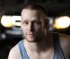 Johnny Lewis, connu pour son rôle de Half-Sack dans la série  Sons of Anarchy , a tué sa propriétaire Catherine Davis, massacré son chat, s'est battu avec deux hommes dans le quartier de Los Feliz à Los Angeles le 26 septembre 2012, avant de se tuer en tombant du toit de la maison de sa victime.