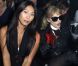 Anggun et Arielle Dombasle au premier rang du défilé prêt-à-porter printemps-été 2013 de Jean-Paul Gaultier. Paris, le 29 septembre 2012.