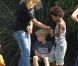 Maman poule, Heidi Klum passe du temps en famille et n'est jamais très loin de son nouvel homme... Los Angeles le 29 septembre 2012