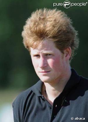 Le Prince Harry, son coiffeur ne lui veut pas du bien....