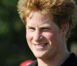 Le Prince Harry, son coiffeur ne lui veut pas du bien....