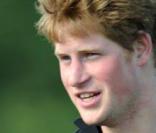 Le Prince Harry, son coiffeur ne lui veut pas du bien....
