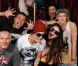 Justin Bieber et sa girlfriend Selena Gomez entourés de leurs amis et du réalisateur Eli Roth, lors d'une visite au Goretorium de Las Vegas, le 30 septembre 2012.