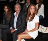 Alain Delon et son ex-compagne Rosalie Van Breemen très unis au défilé Elie Saab aux Tuileries à Paris, le 3 octobre 2012.