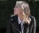 Emma Stone, seule sur un banc du musée Rodin, respire la sérénité. Paris, le 4 Octobre 2012.