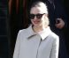 Amanda Seyfried souriante devant la boutique The Kooples dans le quartier de Saint Germain. Paris, le 4 Octobre 2012.