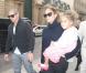 Jennifer Lopez accompagnée de son petit ami Casper Smart et de sa fille Emme à Paris pour la Fashion Week, le 2 octobre 2012.