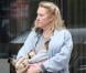 La petite Marlowe dans les bras d'une amie anonyme de sa mère, Sienna Miller. New York, le 10 octobre 2012.