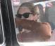 Sienna Miller embarque dans un taxi anglais en plein New York, après avoir déjeuné au restaurant Tea &amp; Sympathy. Le 10 octobre 2012.
