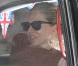 Sienna Miller embarque dans un taxi anglais en plein New York, après avoir déjeuné au restaurant Tea &amp; Sympathy. Le 10 octobre 2012.