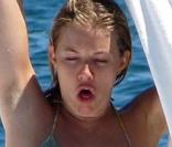 Sienna Miller avec ses seins naturels...