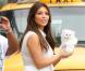 Kim Kardashian à Miami, assume ses jolies formes dans une tenue moulante. Déjà connue pour son derrière XXL, la star a pris plus de 10 kilos