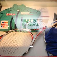 Don de Amélie Mauresmo pour la vente aux enchères Des Femmes donnent aux femmes organisée chez Drouot à Paris le 18 Octobre 2012