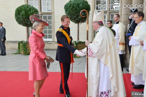 BODA GUILLAUME DE LUXEMBURGO Y STEPHANIE DE LANNOY - Página 36 960465-mariage-religieux-du-prince-guillaume-620x0-1