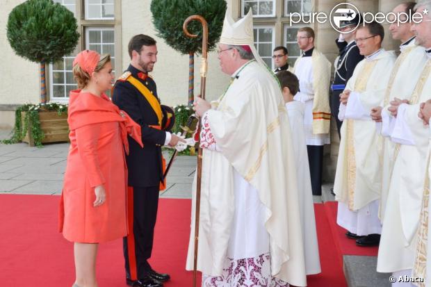 BODA GUILLAUME DE LUXEMBURGO Y STEPHANIE DE LANNOY - Página 36 960466-mariage-religieux-du-prince-guillaume-620x0-2